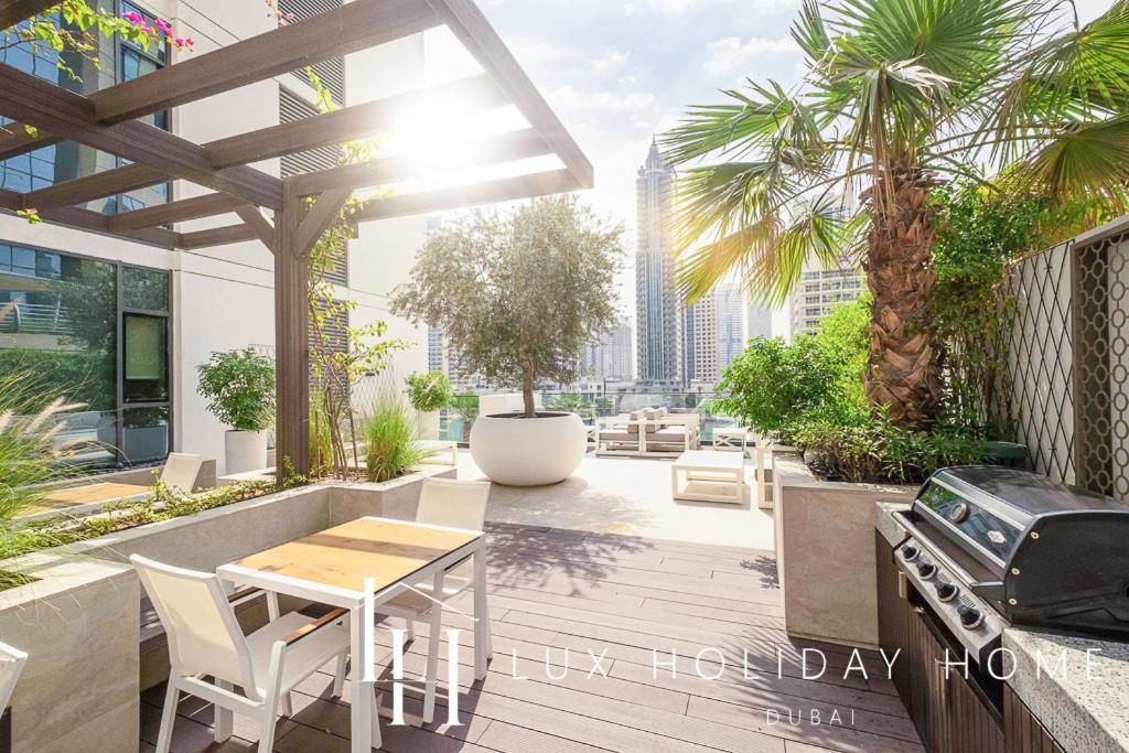 Lux Contemporary With Full Marina View 3 Dubai