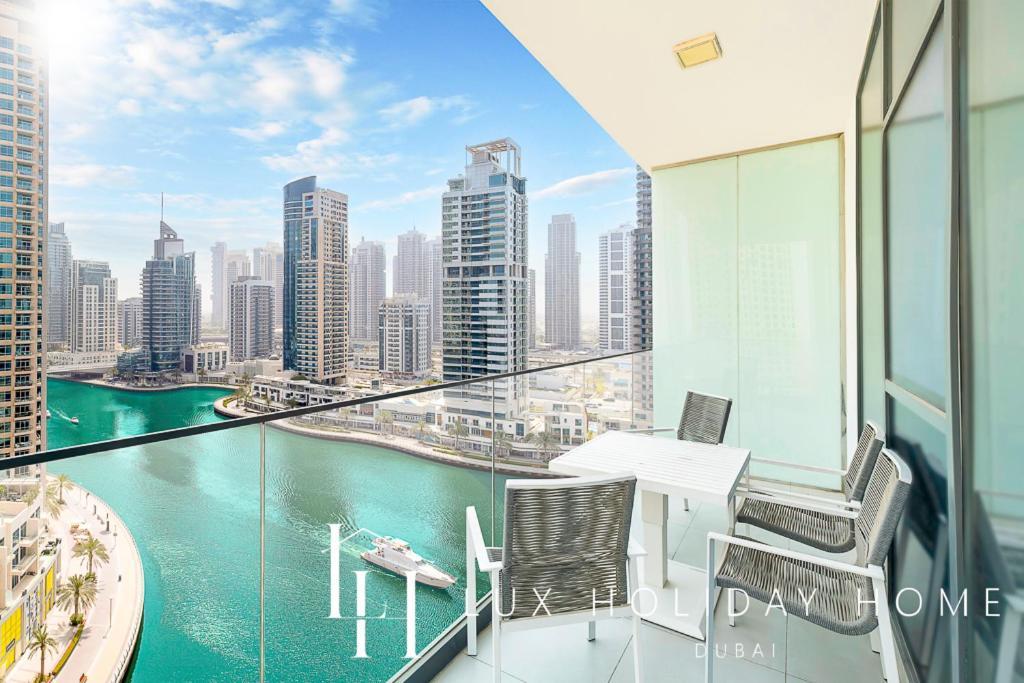 Lux Contemporary With Full Marina View 3 Dubai
